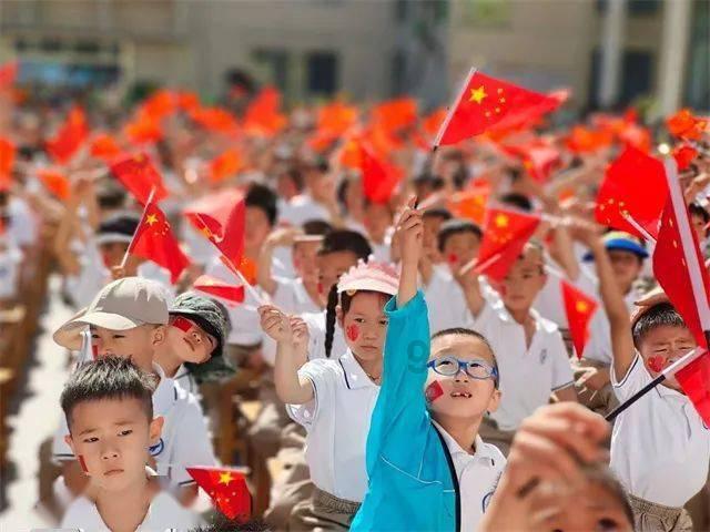 白球进黑洞选关版